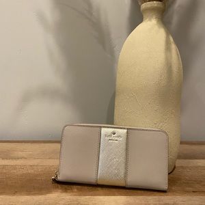 Kate Spade Gold Lacey Wallet 🌟